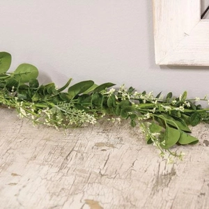 *Baby's Breath & Lush Eucalyptus Garland