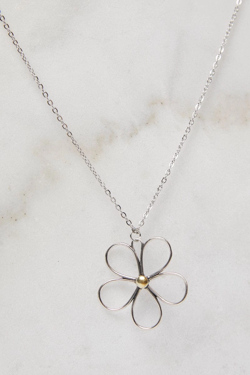 Silver Flower Pendent Necklace