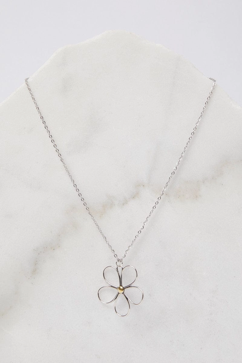 Silver Flower Pendent Necklace